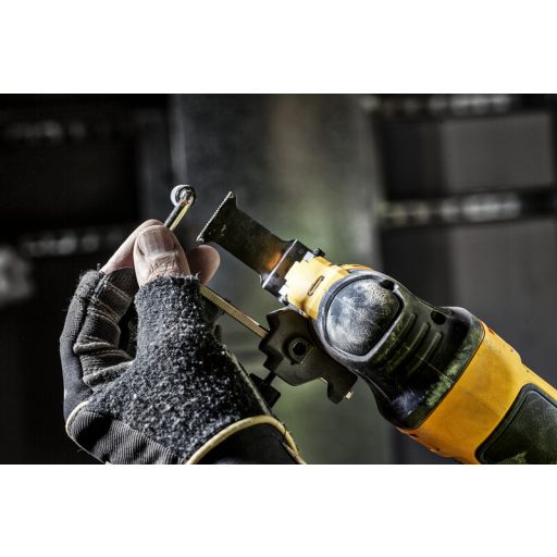 DEWALT merülő fűrészlap 30mm DT20701-QZ, BiM-HSS - FA-FÉM Hosszú élettartamú edzett fogazattal (univerzális csatlakozással)
