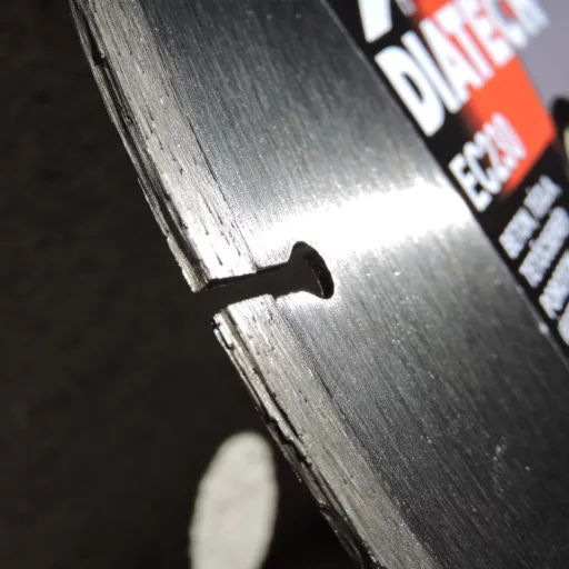 DIATECH gyémánt vágótárcsa EC230x22,2x  7,0mm (Beton, Tégla, Tetőcserép, Poroton vágásához)