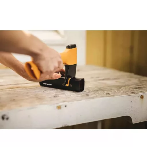FISKARS fejsze- és késélező - Xsharp