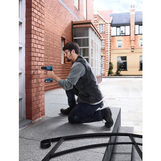 BOSCH akkumulátoros Fúró-Csavarozó GSR-185-LI - koffer (2x2,0Ah/18V + 23 részes tartozékkészlet kofferben)