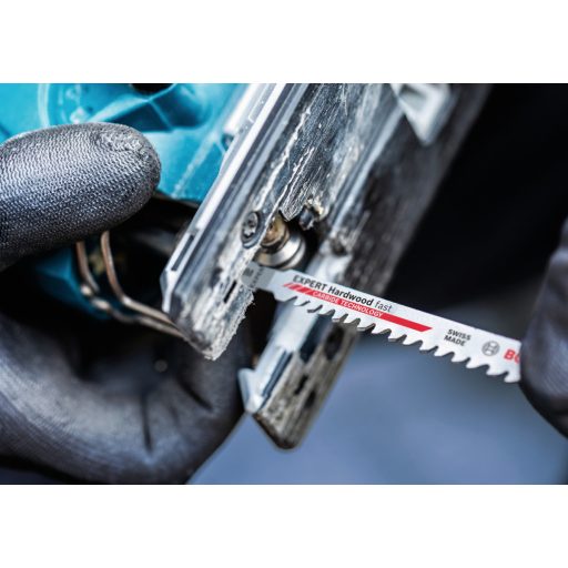 BOSCH szúrófűrészlap T144DHM - EXPERT-CARBIDE, Progresszív fogazású, Keményfa 5-50 mm, ( L100mm/TS5-7)