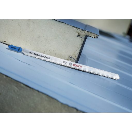 BOSCH szúrófűrészlap T718BF - BIMETÁL, tágított-mart fogazás, Szendvicspanel ( L180mm/TS2,0)