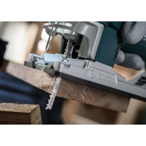 BOSCH szúrófűrészlap T144DF - Szénacél, tágított-köszörült fogazású, Keményfa 5-50 mm, ( L100mm/TS4-5,2)