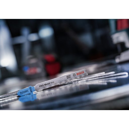 BOSCH szúrófűrészlap T121GFC - PRO-BIM, AlTiN bevonat, vékony fémekhez 0,5-1,5 mm (L92mm/TS0,8)
