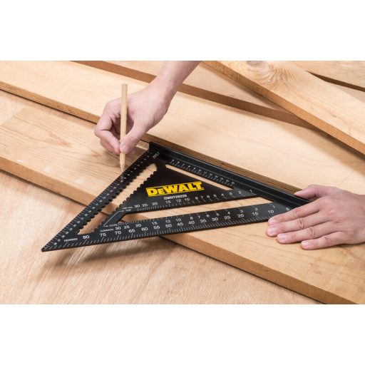 DEWALT ács derékszög   180x180mm TALPAS - DWHT25227-0 (Hosszab oldalán szögmérővel)